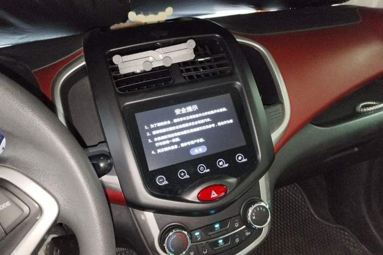 Used CHANGAN Benni 2015 1.4L IMT Prestige Model China V Standard Audio And AC Panel