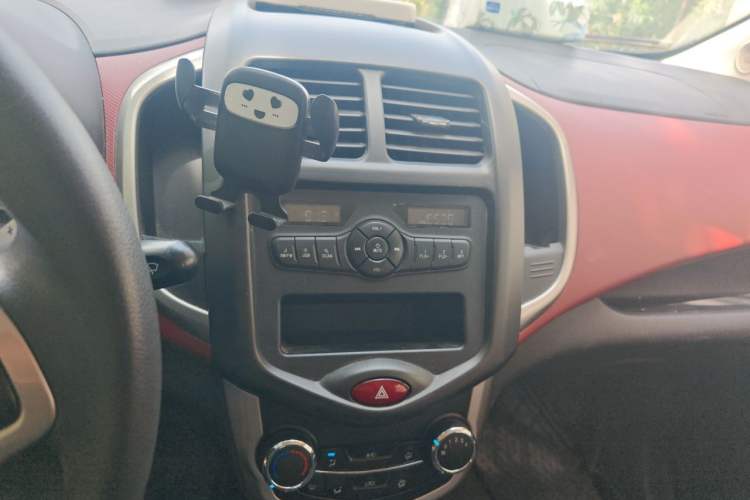 Used CHANGAN Benni 2015 1.4L IMT Luxury Model China V Standard Audio And AC Panel