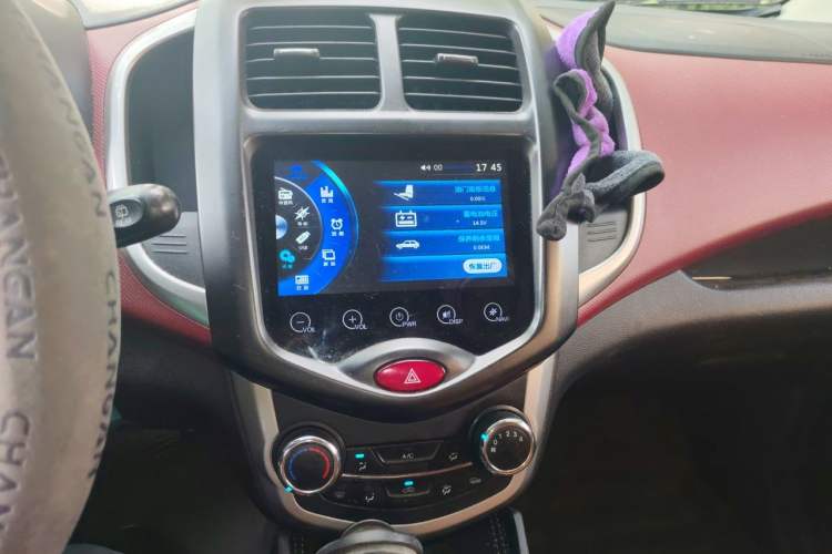 Used CHANGAN Benni 2015 1.4L IMT Prestige Model China V Standard Audio And AC Panel