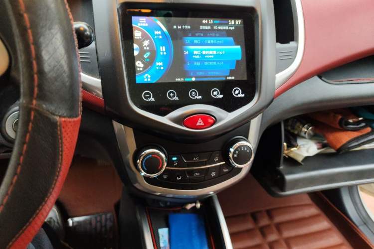 Used CHANGAN Benni 2015 1.4L IMT Sunroof Version China V Standard Audio And AC Panel