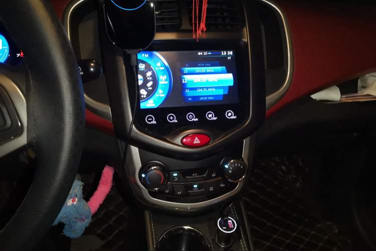 Used CHANGAN Benni 2015 1.4L IMT Prestige Model China V Standard Audio And AC Panel