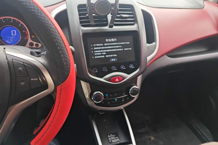 Used CHANGAN Benni 2015 1.4L IMT Prestige Model China V Standard Audio And AC Panel