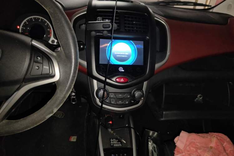 Used CHANGAN Benni 2015 1.4L IMT Prestige Model China V Standard Audio And AC Panel