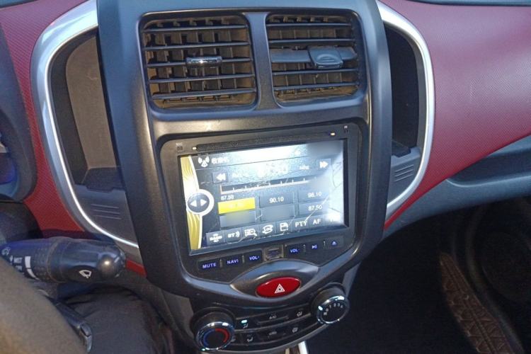 Used CHANGAN Benni 2015 1.4L IMT Luxury Model China V Standard Audio And AC Panel