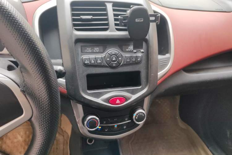 Used CHANGAN Benni 2015 1.4L Manual Luxury Model China V Standard Audio And AC Panel