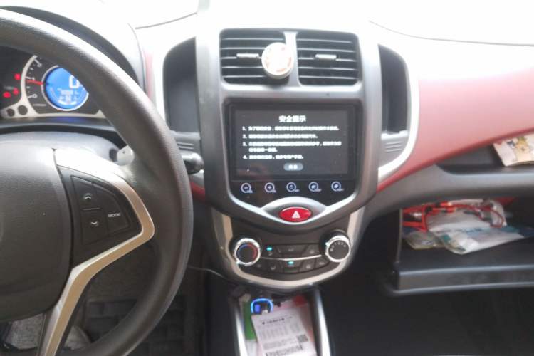 Used CHANGAN Benni 2015 1.4L IMT Prestige Model China V Standard Audio And AC Panel