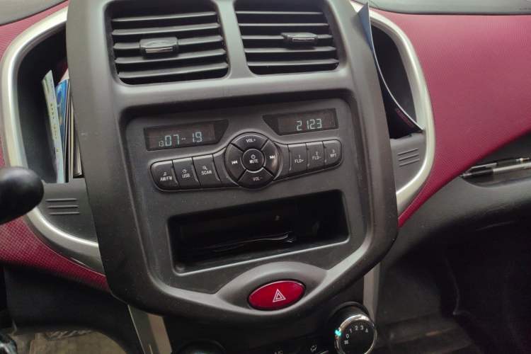 Used CHANGAN Benni 2015 1.4L IMT Luxury Model China V Standard Audio And AC Panel