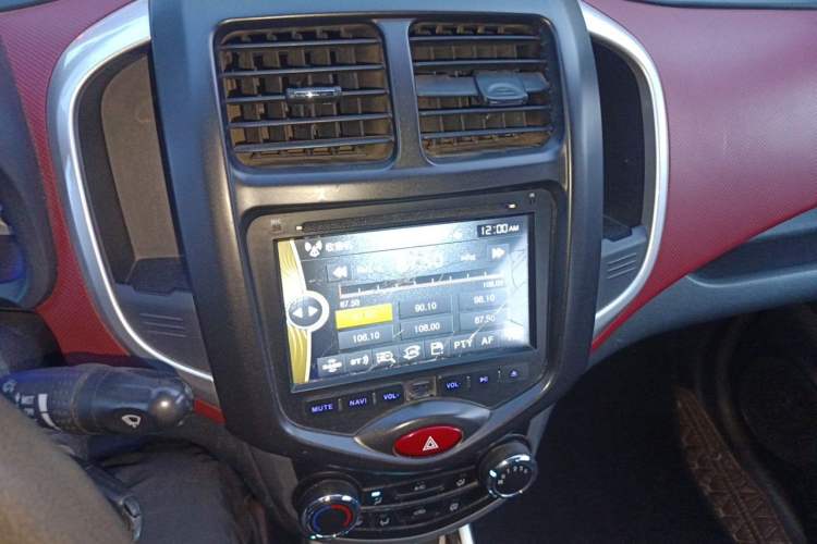 Used CHANGAN Benni 2015 1.4L IMT Luxury Model China V Standard Audio And AC Panel