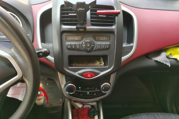 Used CHANGAN Benni 2015 1.4L IMT Luxury Model China V Standard Audio And AC Panel