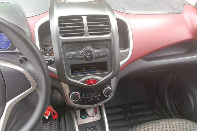 Used CHANGAN Benni 2015 1.4L IMT Luxury Model China V Standard Audio And AC Panel
