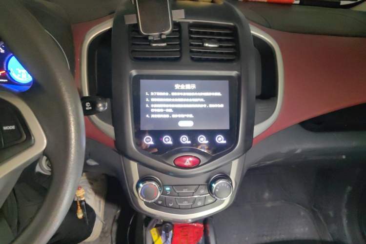Used CHANGAN Benni 2015 1.4L IMT Sunroof Version China V Standard Audio And AC Panel