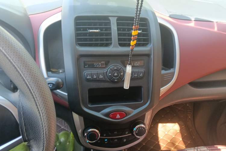 Used CHANGAN Benni 2015 1.4L Manual Luxury Model China IV Standard Audio And AC Panel