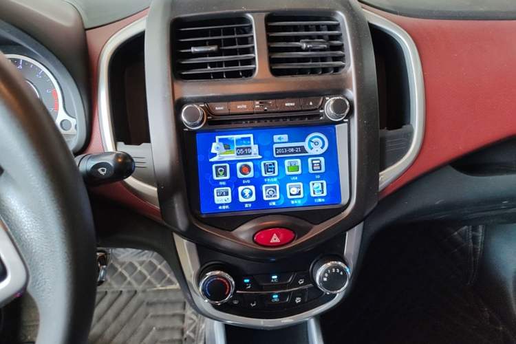 Used CHANGAN Benni 2015 1.4L IMT Luxury Model China V Standard Audio And AC Panel
