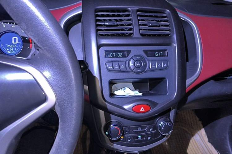 Used CHANGAN Benni 2015 1.4L IMT Luxury Version China IV Standard Audio And AC Panel