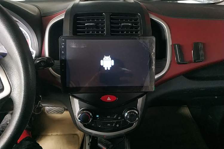 Used CHANGAN Benni 2015 1.4L IMT Luxury Model China V Standard Audio And AC Panel