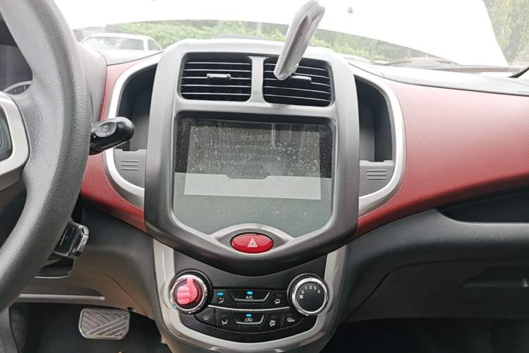Used CHANGAN Benni 2015 1.4L IMT Sunroof Version China V Standard Audio And AC Panel