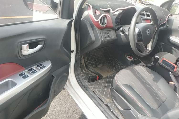 Used CHANGAN Benni 2015 1.4L Manual Luxury Model China V Standard Driver Seat