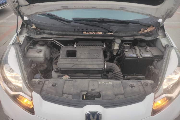 Used CHANGAN Benni 2015 1.4L IMT Luxury Model China V Standard Engine Bay
