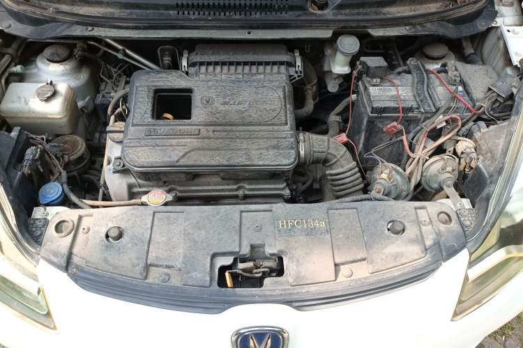 Used CHANGAN Benni 2015 1.4L IMT Luxury Model China V Standard Engine Bay