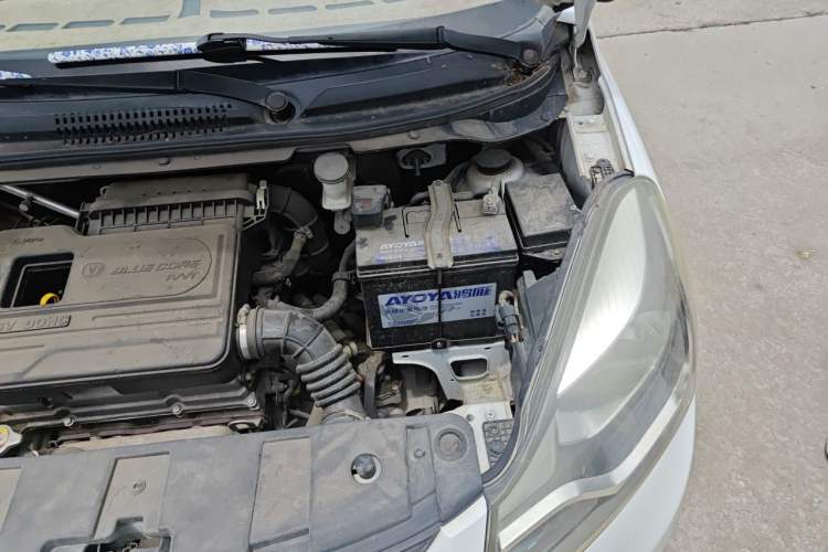 Used CHANGAN Benni 2015 1.4L Manual Sunroof Version China V Standard Engine Bay Left