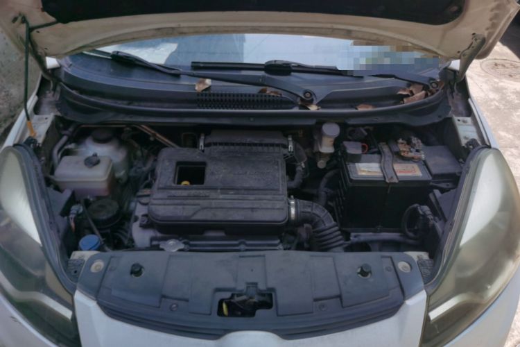 Used CHANGAN Benni 2015 1.4L IMT Luxury Model China V Standard Engine Bay