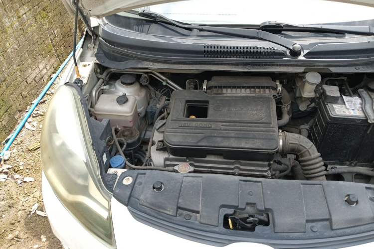 Used CHANGAN Benni 2015 1.4L IMT Prestige Model China V Standard Engine Bay Right