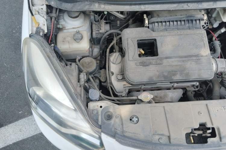 Used CHANGAN Benni 2015 1.4L IMT Luxury Model China V Standard Engine Bay Right