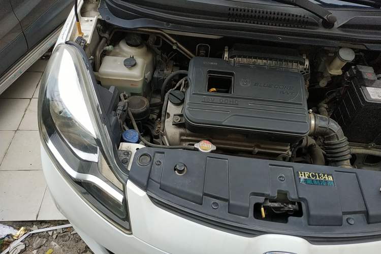 Used CHANGAN Benni 2015 1.4L IMT Luxury Model China V Standard Engine Bay Right