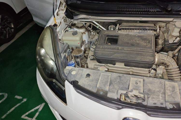 Used CHANGAN Benni 2015 1.4L IMT Luxury Model China V Standard Engine Bay Right
