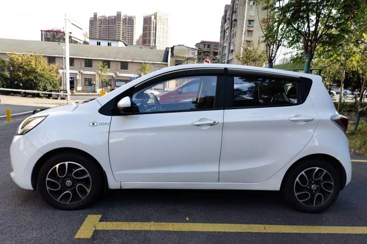 Used CHANGAN Benni 2015 1.4L IMT Luxury Model China V Standard Exterior 2