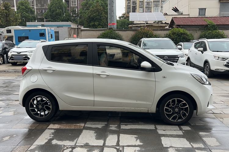 Used CHANGAN Benni 2015 1.4L IMT Luxury Model China V Standard Exterior 2