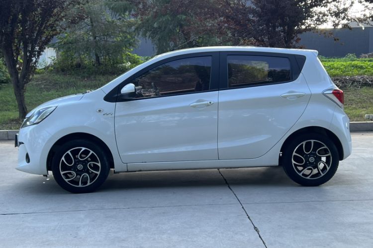 Used CHANGAN Benni 2015 1.4L IMT Luxury Model China V Standard Exterior 3