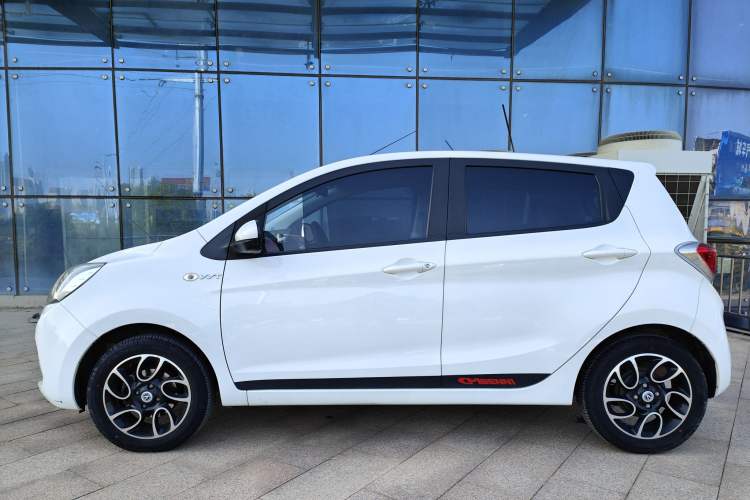 Used CHANGAN Benni 2015 1.4L IMT Luxury Model China V Standard Exterior 3