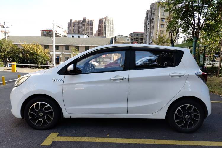 Used CHANGAN Benni 2015 1.4L IMT Luxury Model China V Standard Exterior 5