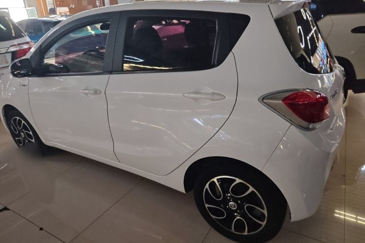 Used CHANGAN Benni 2015 1.4L IMT Luxury Model China V Standard Exterior 5