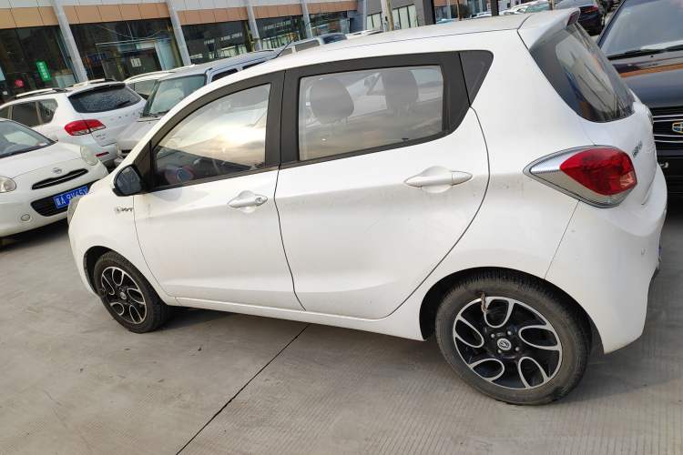 Used CHANGAN Benni 2015 1.4L Manual Luxury Model China V Standard Exterior 5