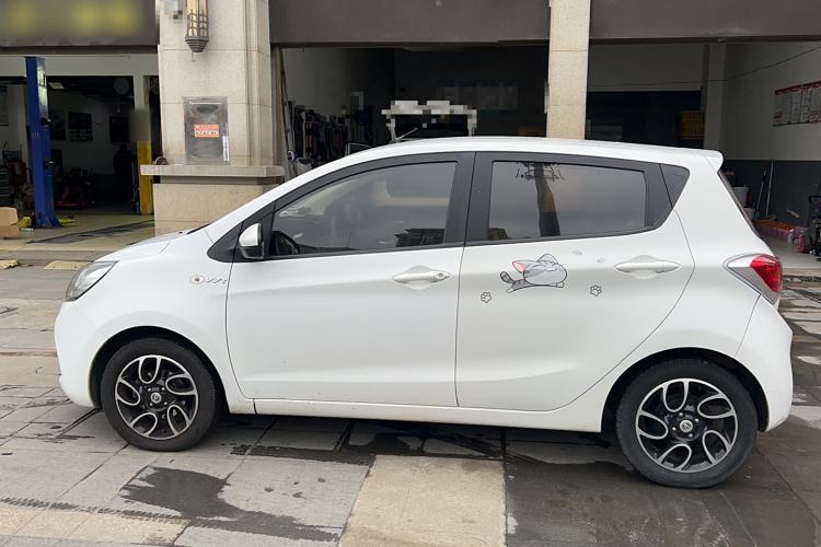 Used CHANGAN Benni 2015 1.4L IMT Luxury Model China V Standard Exterior 5