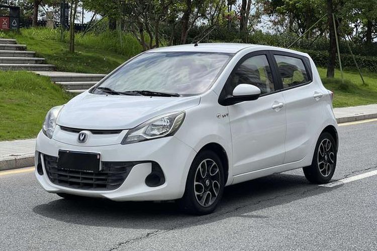 Used CHANGAN Benni 2015 1.4L IMT Luxury Model China V Standard Exterior 5