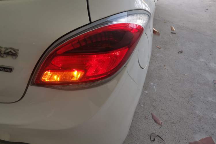Used CHANGAN Benni 2015 1.4L Manual Luxury Model China V Standard Exterior 6