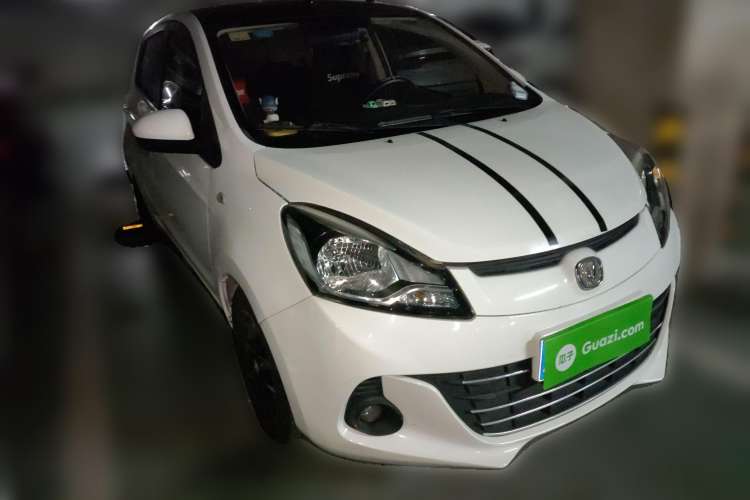 Used CHANGAN Benni 2015 1.4L IMT Luxury Model China IV Front Right 45 Deg