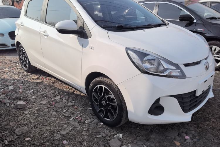 Used CHANGAN Benni 2015 1.4L IMT Luxury Model China V Standard Front Right 45 Deg