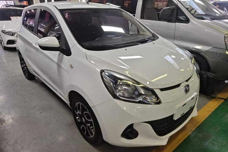 Used CHANGAN Benni 2015 1.4L IMT Luxury Model China V Standard Front Right 45 Deg