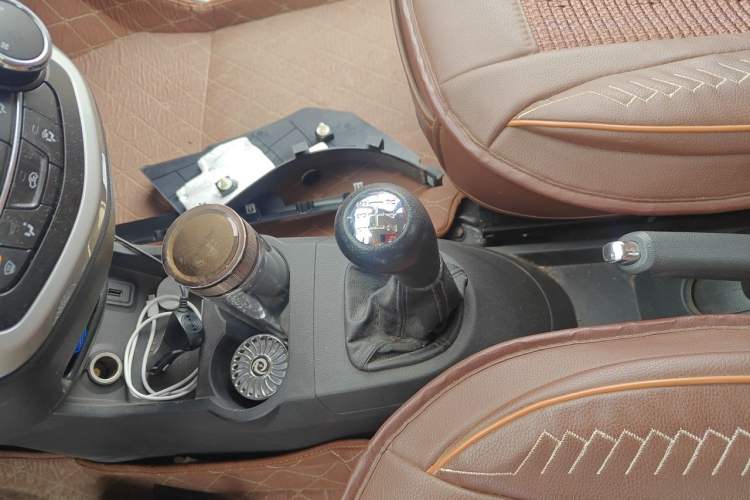 Used CHANGAN Benni 2015 1.4L Manual Luxury Model China V Standard Gear Lever