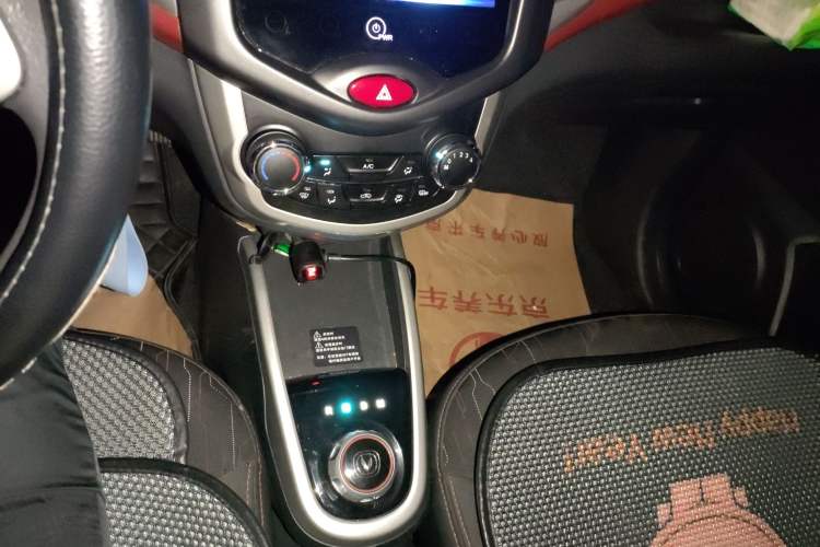 Used CHANGAN Benni 2015 1.4L IMT Luxury Model China IV Gear Lever