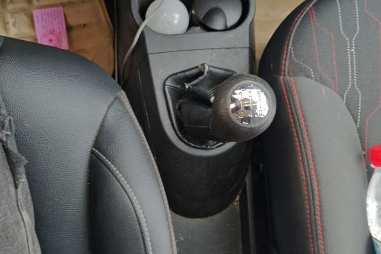 Used CHANGAN Benni 2015 1.4L Manual Luxury Model China V Standard Gear Lever