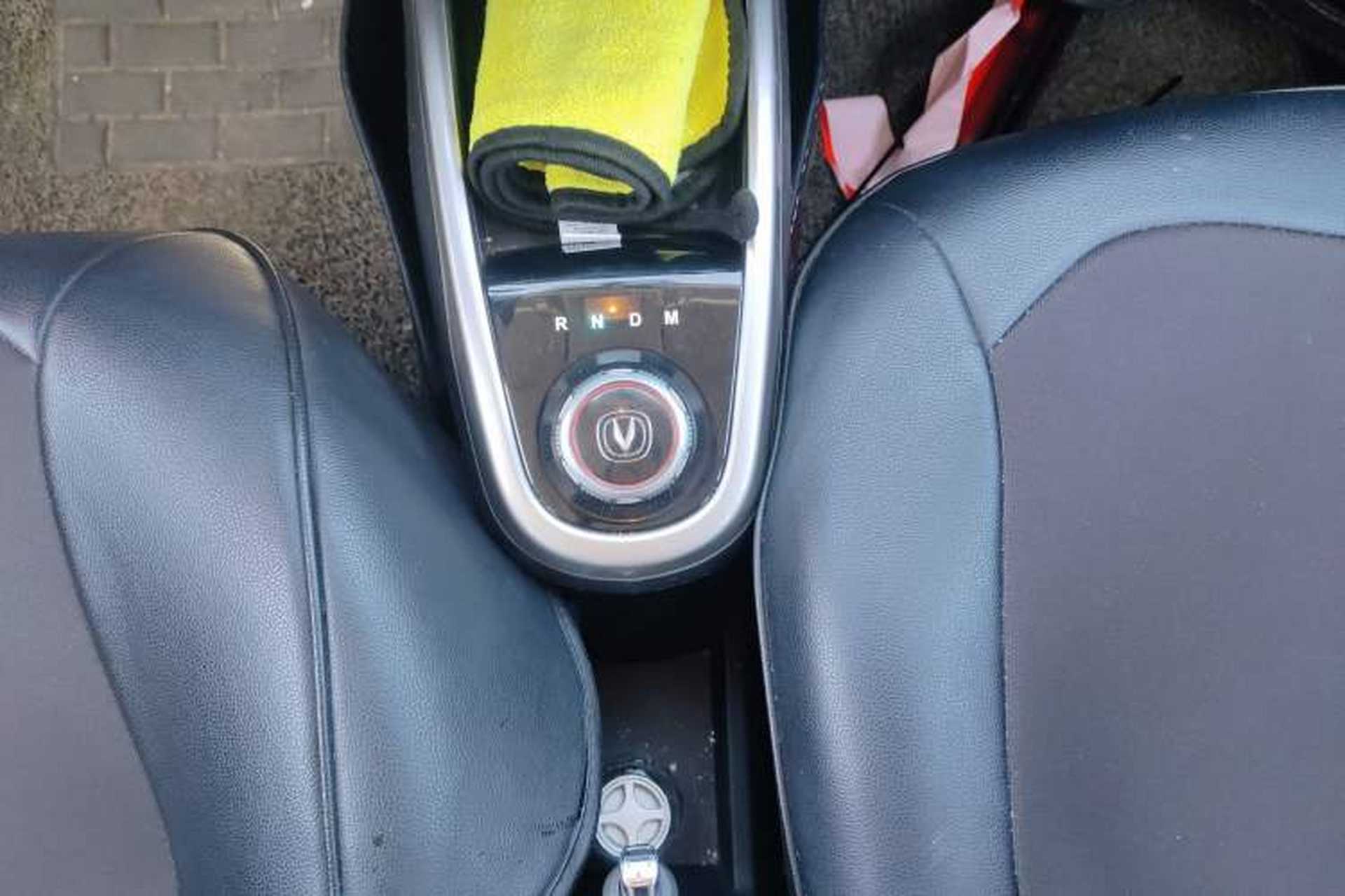 Used CHANGAN Benni 2015 1.4L IMT Luxury Model China V Standard Gear Lever