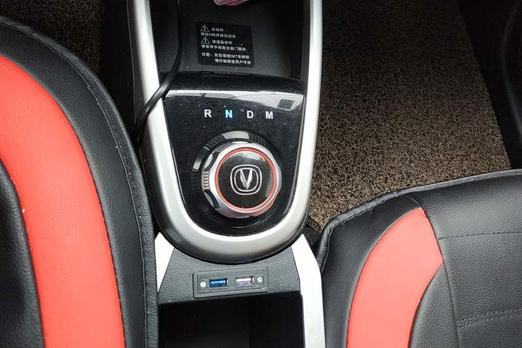 Used CHANGAN Benni 2015 1.4L IMT Luxury Model China V Standard Gear Lever