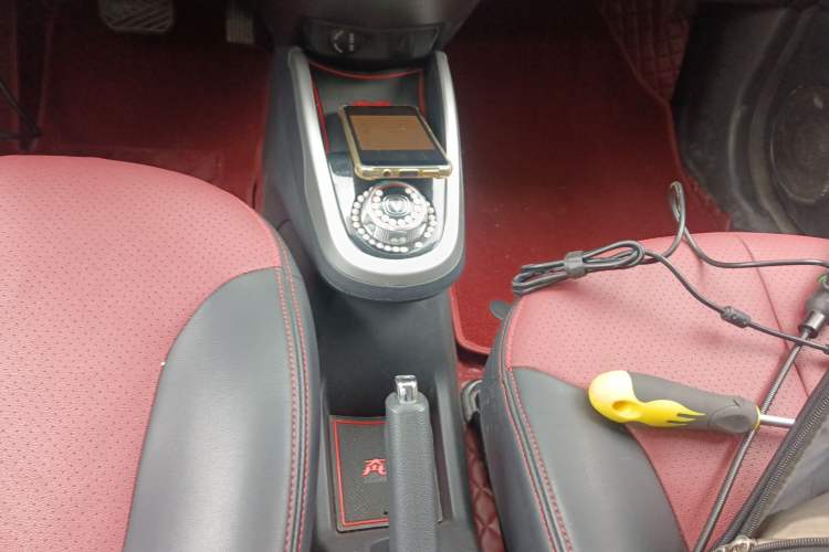 Used CHANGAN Benni 2015 1.4L IMT Luxury Version China IV Standard Gear Lever