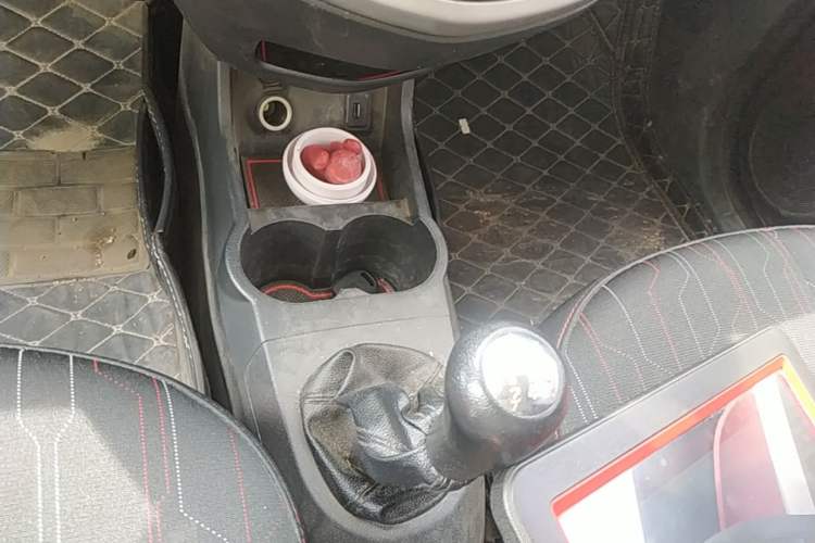 Used CHANGAN Benni 2015 1.4L Manual Luxury Model China V Standard Gear Lever