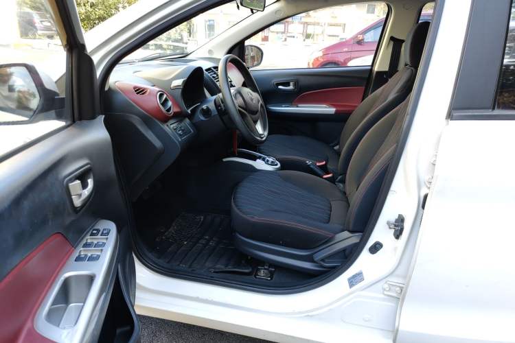 Used CHANGAN Benni 2015 1.4L IMT Luxury Model China V Standard Interior 2